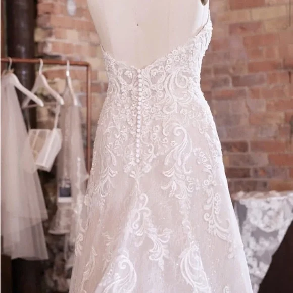 Stunning Strapless Lace Bridal Gown - Picture 2 of 4